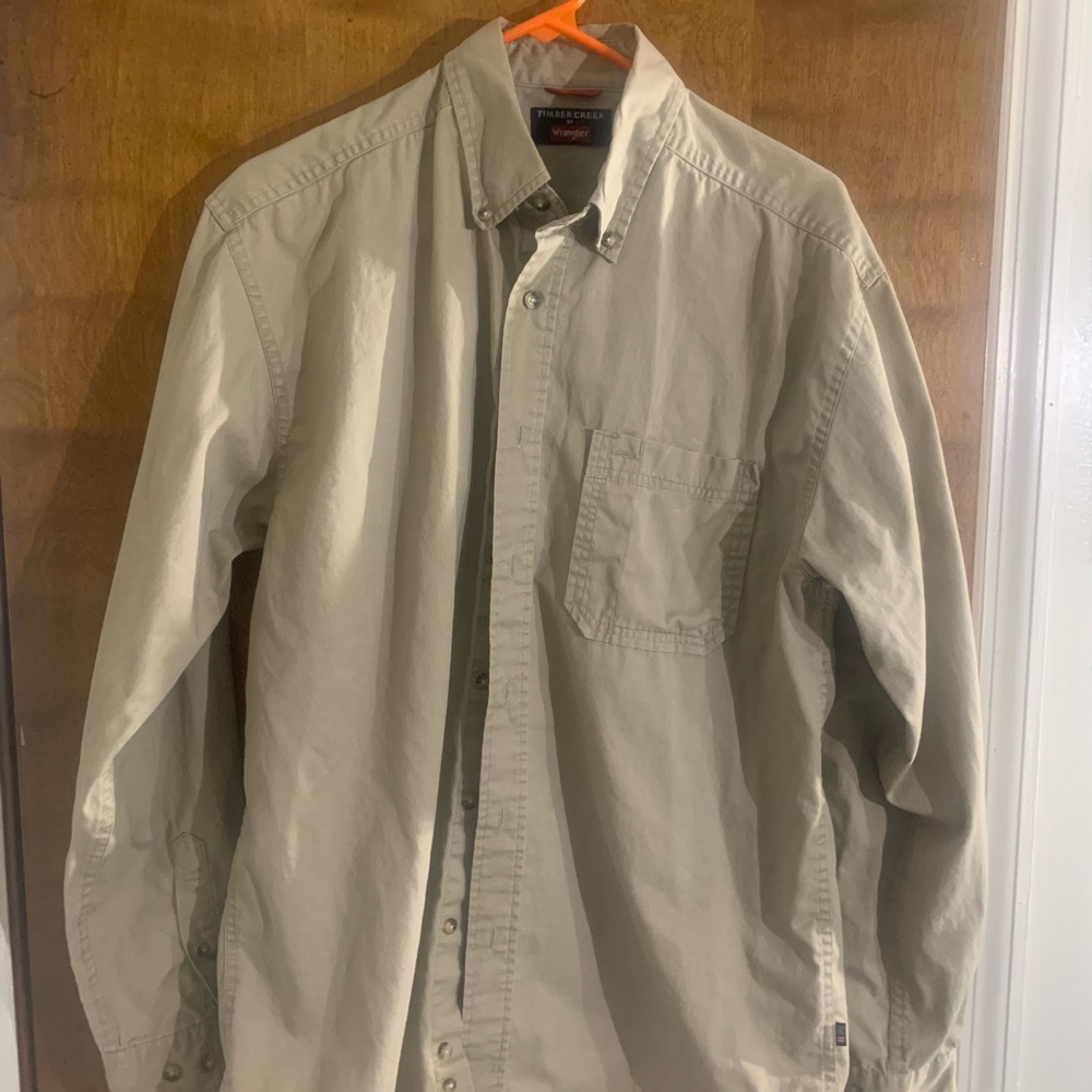 Wrangler men’s work/casual button down. Khaki